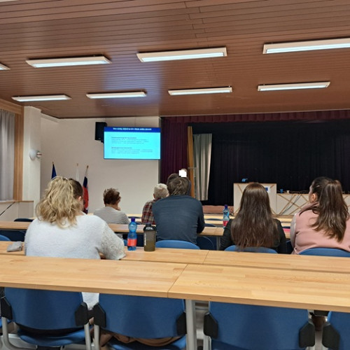 AI na strednej škole: premyslene a s výsledkami